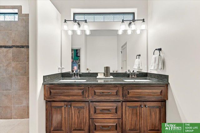 12504 S 81 Avenue, Papillion, NE 68046