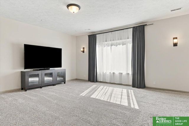 12504 S 81 Avenue, Papillion, NE 68046