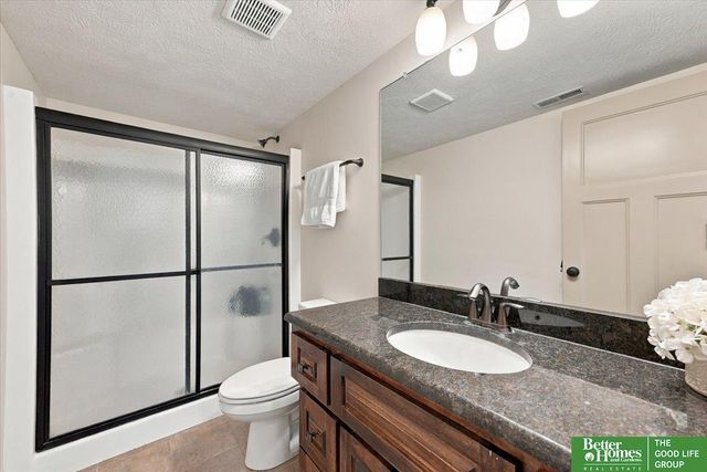 12504 S 81 Avenue, Papillion, NE 68046