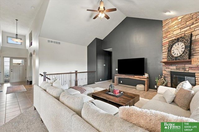 12504 S 81 Avenue, Papillion, NE 68046