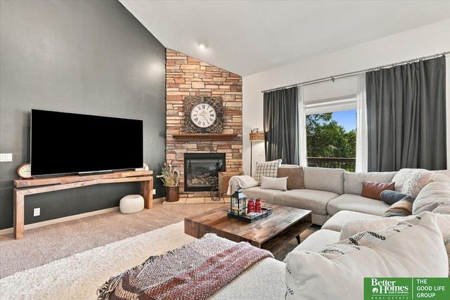 12504 S 81 Avenue, Papillion, NE 68046
