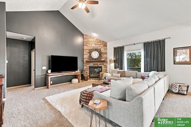 12504 S 81 Avenue, Papillion, NE 68046