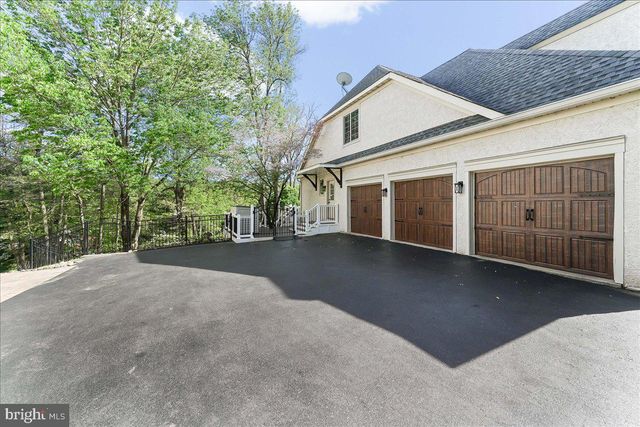 3507 RUNNYMEADE DR, Newtown Square, PA 19073