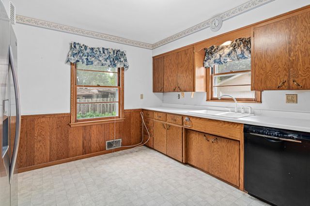 1014 Idaho Avenue W, Saint Paul, MN 55117