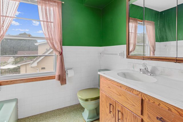 1014 Idaho Avenue W, Saint Paul, MN 55117