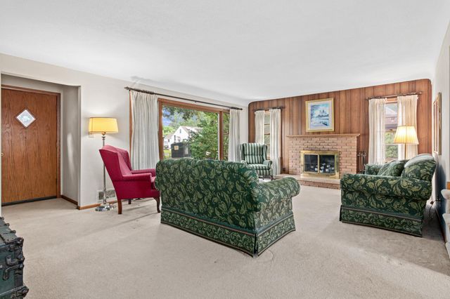 1014 Idaho Avenue W, Saint Paul, MN 55117