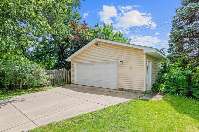 1014 Idaho Avenue W, Saint Paul, MN 55117