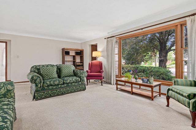 1014 Idaho Avenue W, Saint Paul, MN 55117