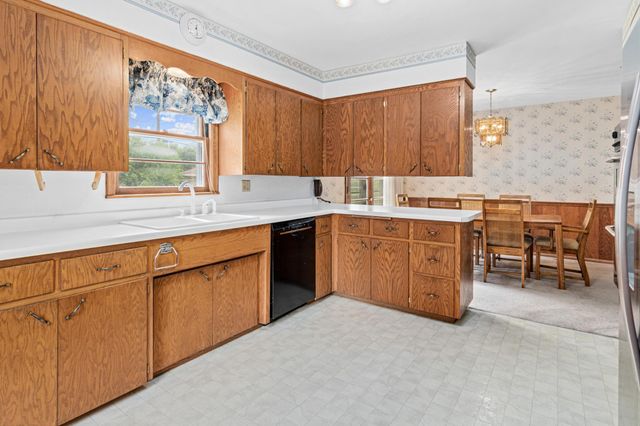 1014 Idaho Avenue W, Saint Paul, MN 55117