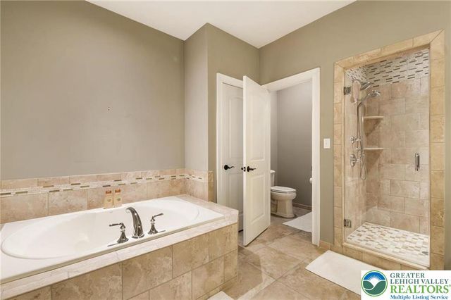 1970 Carriage Knoll Drive, Bethlehem City, PA 18015