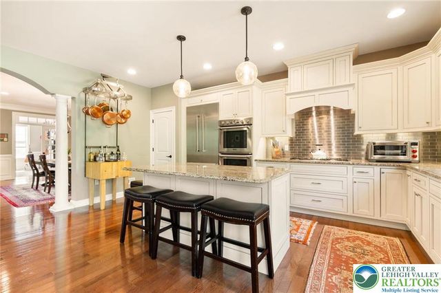 1970 Carriage Knoll Drive, Bethlehem City, PA 18015