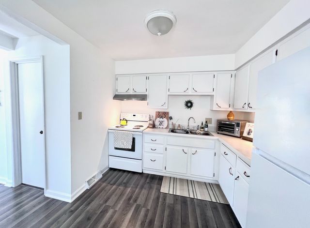 2613 Hawthorne Drive, Bettendorf, IA 52722