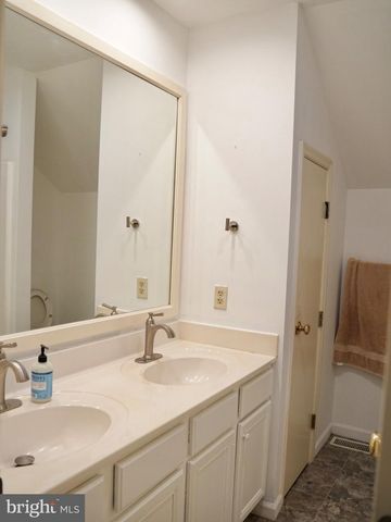 69 ENGLISH DR, Palmyra, PA 17078