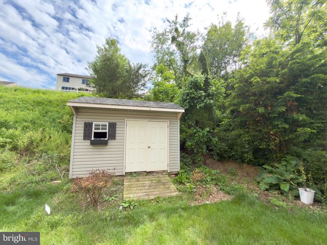 69 ENGLISH DR, Palmyra, PA 17078
