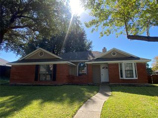 905 Aspen Drive, Desoto, TX 75115