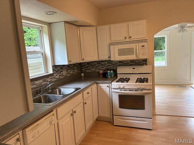 210 W SCHOOL Street W, Fairview Heights, IL 62208