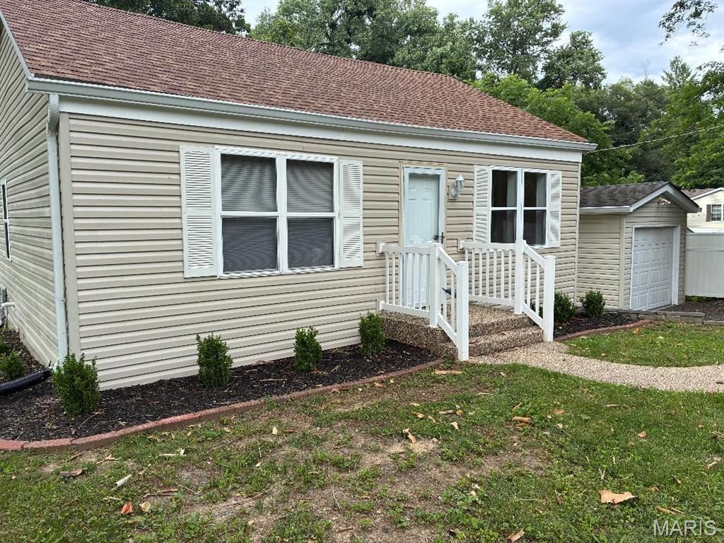 210 W SCHOOL Street W, Fairview Heights, IL 62208