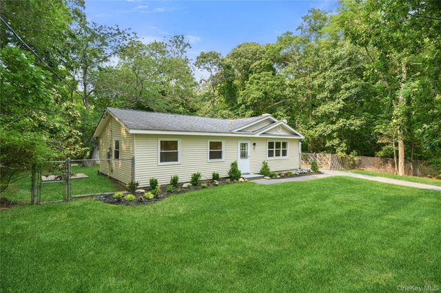 3 Aspen Road, Mastic Beach, NY 11951