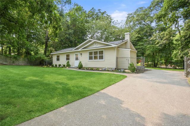 3 Aspen Road, Mastic Beach, NY 11951