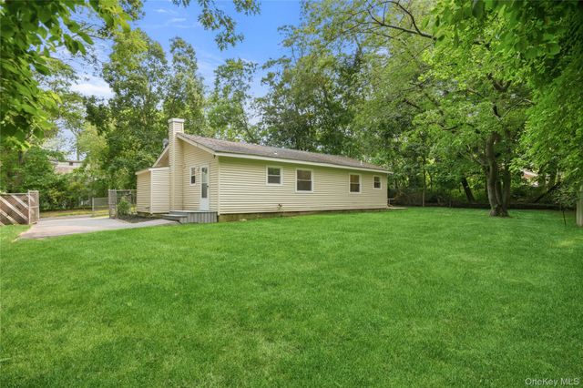 3 Aspen Road, Mastic Beach, NY 11951