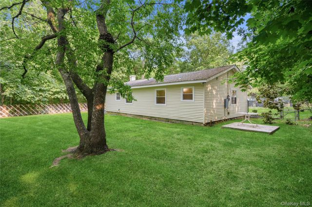 3 Aspen Road, Mastic Beach, NY 11951
