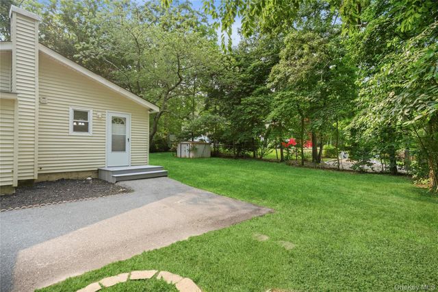 3 Aspen Road, Mastic Beach, NY 11951