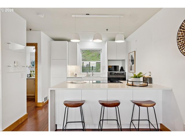 335 Nw UPTOWN Ter 3A, Portland, OR 97210