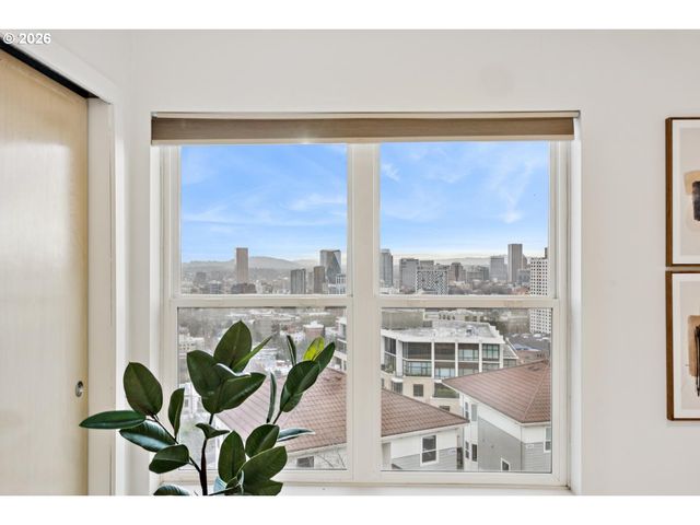 335 Nw UPTOWN Ter 3A, Portland, OR 97210