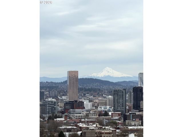 335 Nw UPTOWN Ter 3A, Portland, OR 97210