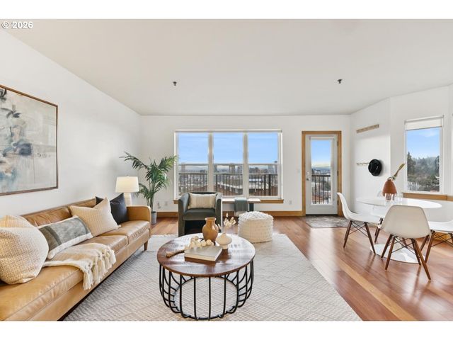 335 Nw UPTOWN Ter 3A, Portland, OR 97210