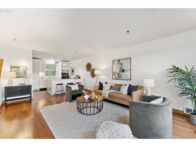 335 Nw UPTOWN Ter 3A, Portland, OR 97210