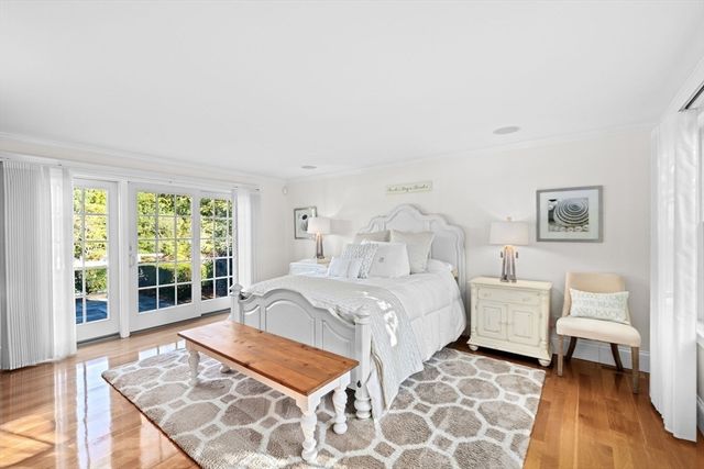 37 Five Gate Ln, Falmouth, MA 02556