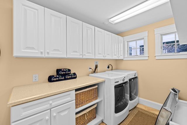 37 Five Gate Ln, Falmouth, MA 02556