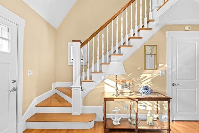 37 Five Gate Ln, Falmouth, MA 02556