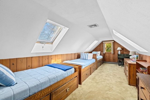 37 Five Gate Ln, Falmouth, MA 02556