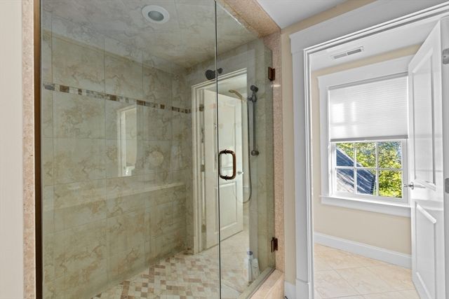 37 Five Gate Ln, Falmouth, MA 02556