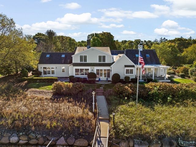 37 Five Gate Ln, Falmouth, MA 02556