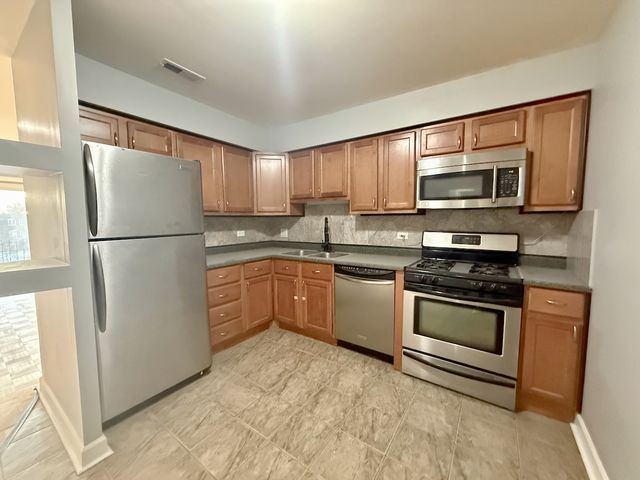 1550 Sandpebble Drive 306, Wheeling, IL 60090