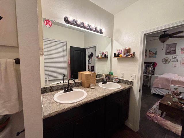 59505 E Baptiste Drive, Miami, OK 74354