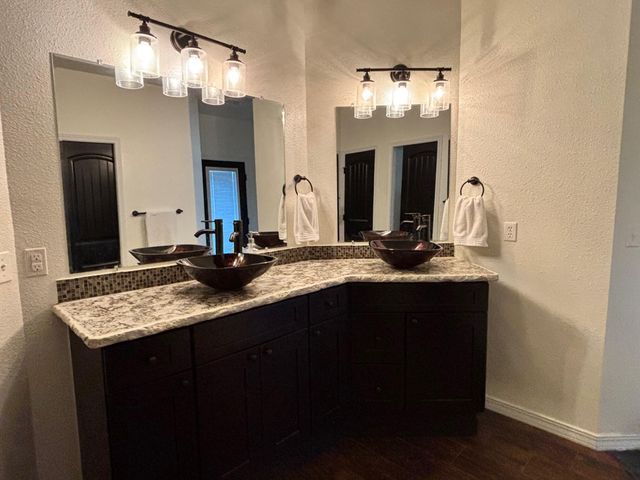 59505 E Baptiste Drive, Miami, OK 74354