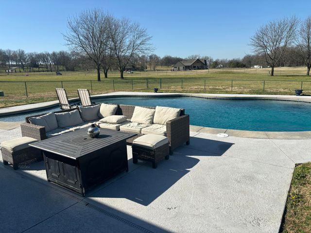 59505 E Baptiste Drive, Miami, OK 74354