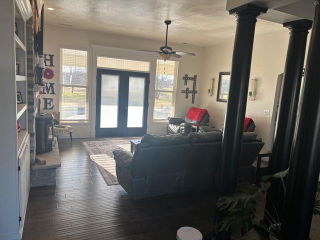 59505 E Baptiste Drive, Miami, OK 74354