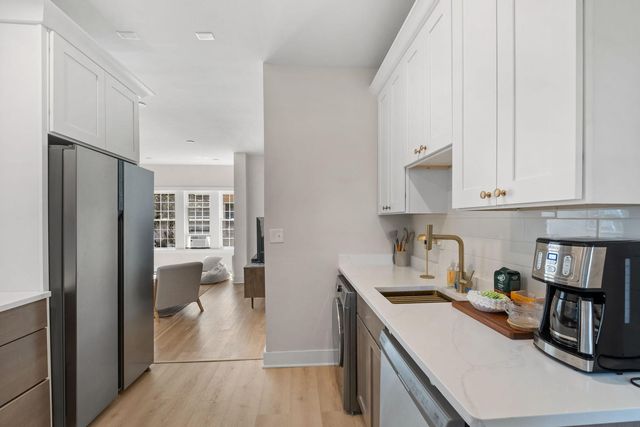 4320 N Clarendon Avenue 2011, Chicago, IL 60613