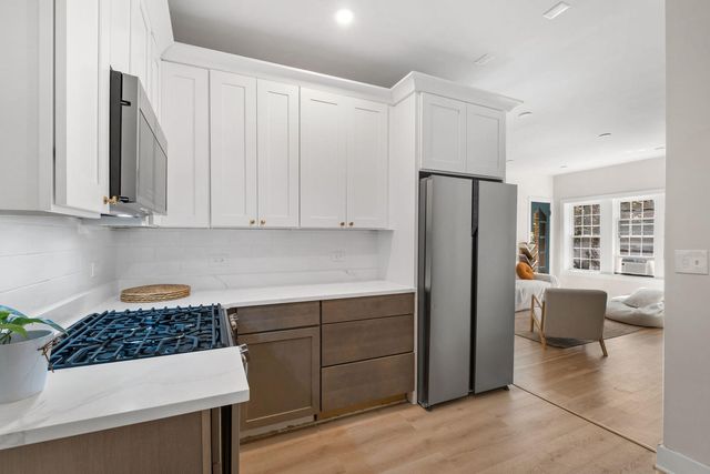 4320 N Clarendon Avenue 2011, Chicago, IL 60613