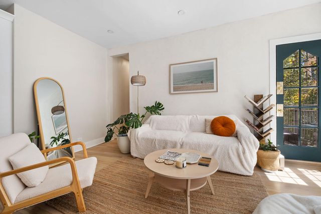 4320 N Clarendon Avenue 2011, Chicago, IL 60613