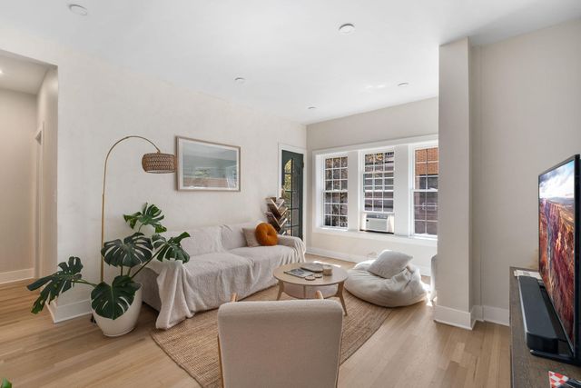 4320 N Clarendon Avenue 2011, Chicago, IL 60613