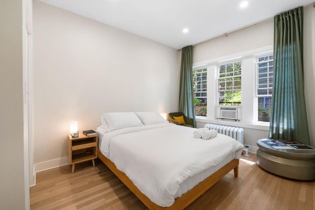 4320 N Clarendon Avenue 2011, Chicago, IL 60613