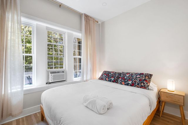 4320 N Clarendon Avenue 2011, Chicago, IL 60613