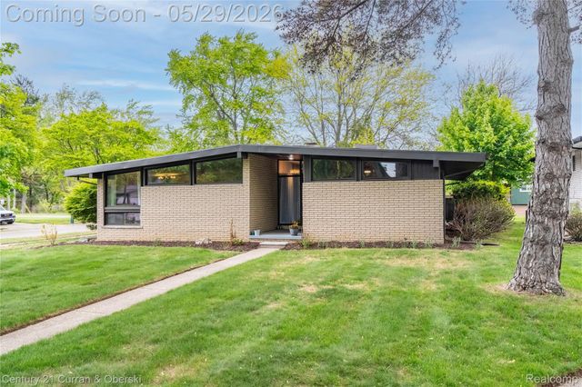23592 Plumbrooke Drive, Southfield, MI 48075
