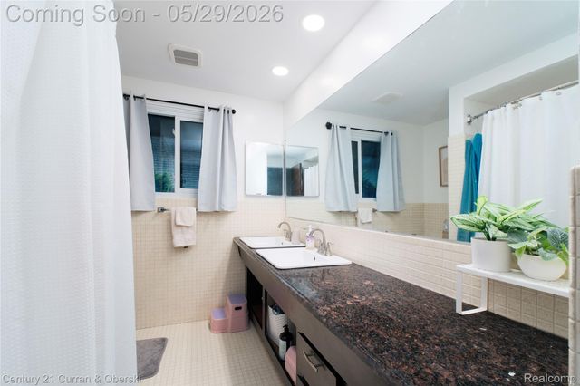 23592 Plumbrooke Drive, Southfield, MI 48075
